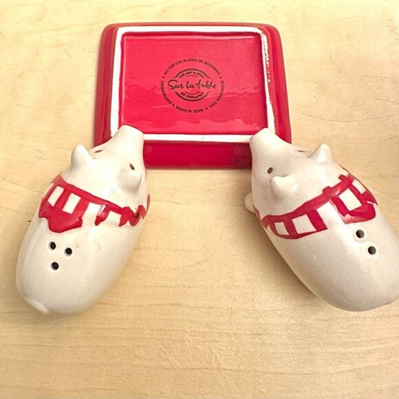NWOT Sur La Table Cute Little Piggies Salt and Pepper Shakers - Picture 3 of 7